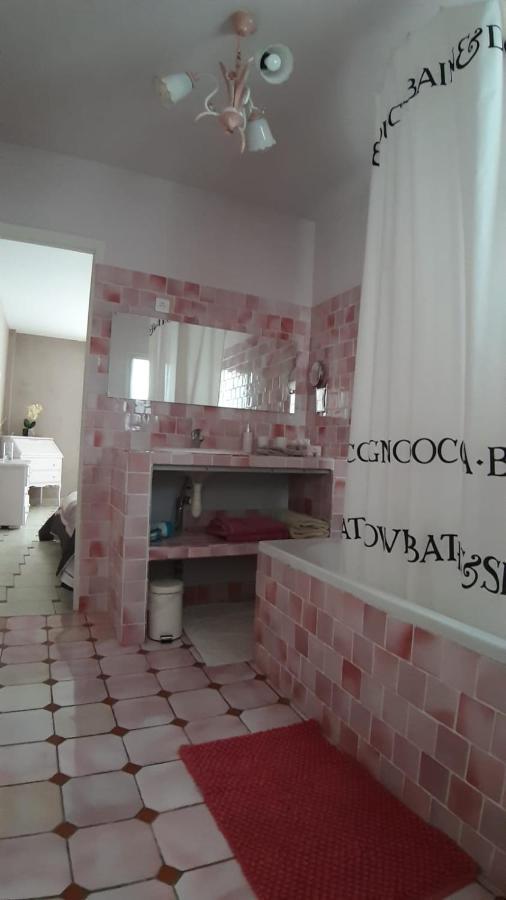 Bed and Breakfast Mas Des Cigognes Le Thor Esterno foto