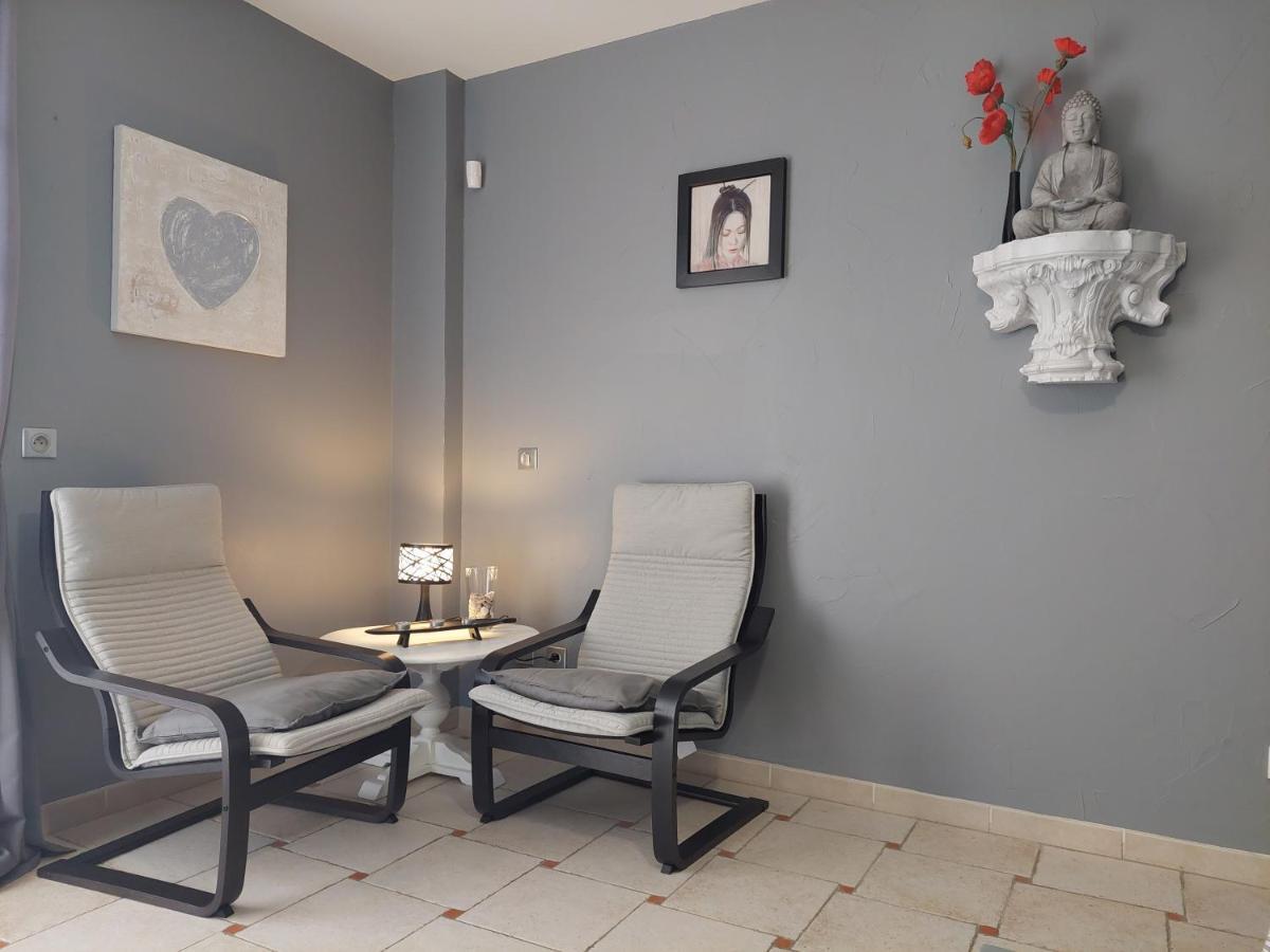 Bed and Breakfast Mas Des Cigognes Le Thor Esterno foto
