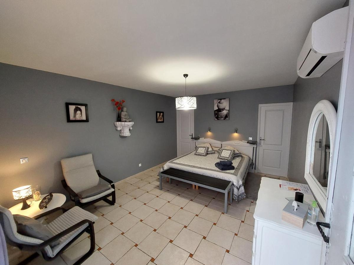 Bed and Breakfast Mas Des Cigognes Le Thor Esterno foto