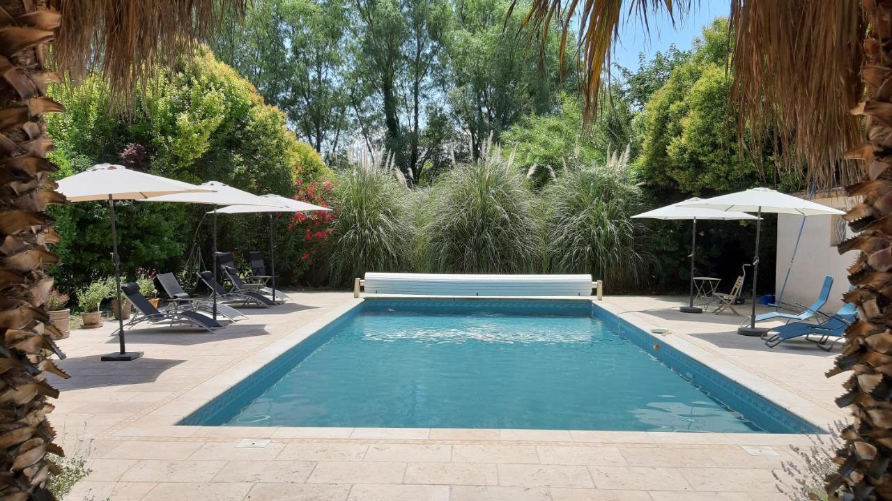 Bed and Breakfast Mas Des Cigognes Le Thor Esterno foto