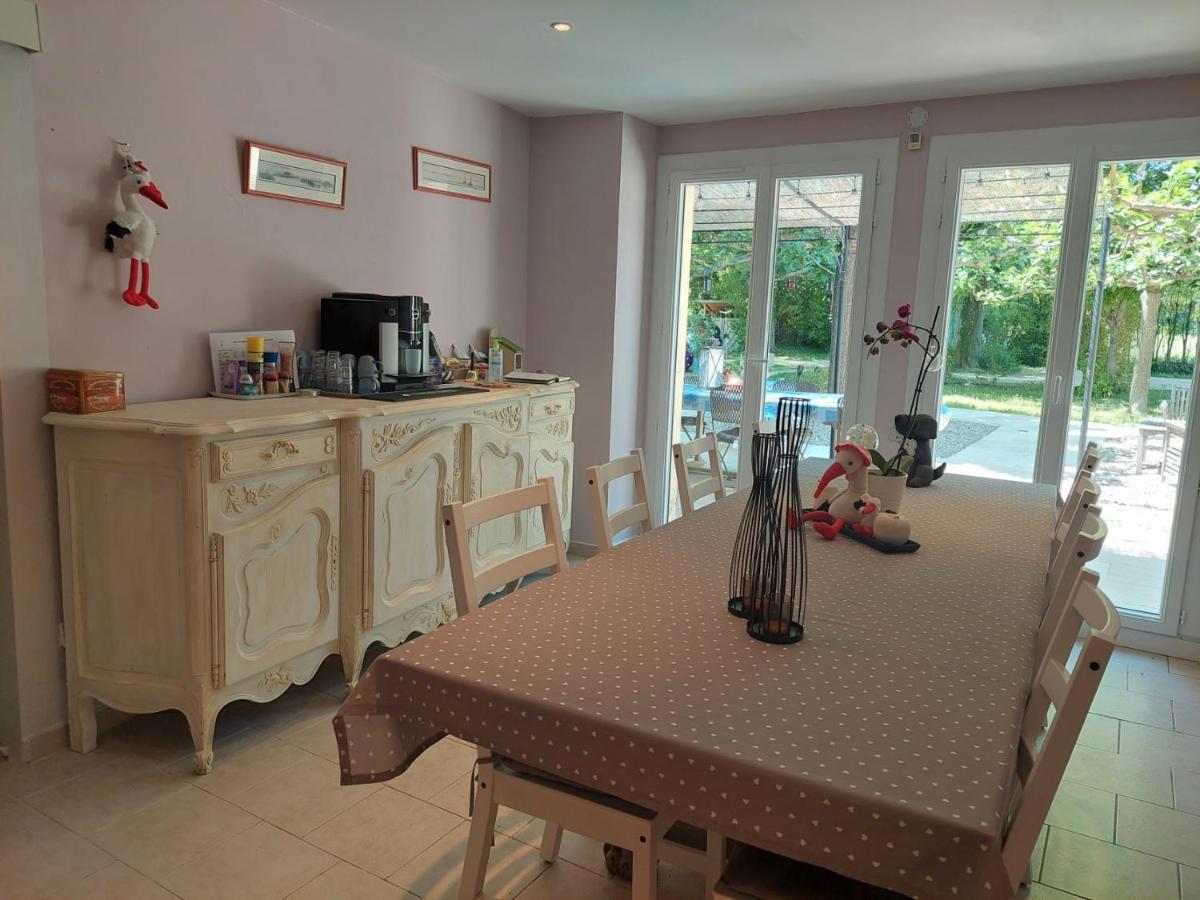 Bed and Breakfast Mas Des Cigognes Le Thor Esterno foto
