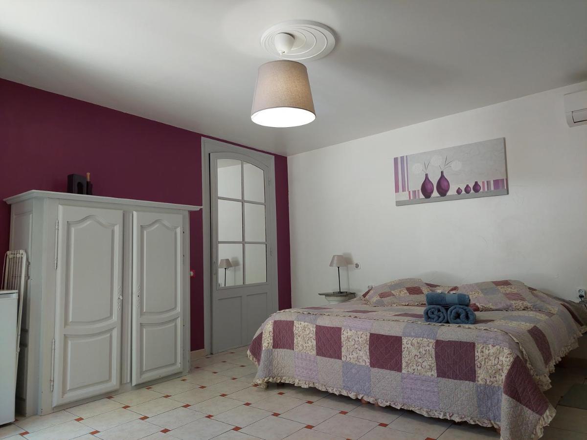 Bed and Breakfast Mas Des Cigognes Le Thor Esterno foto