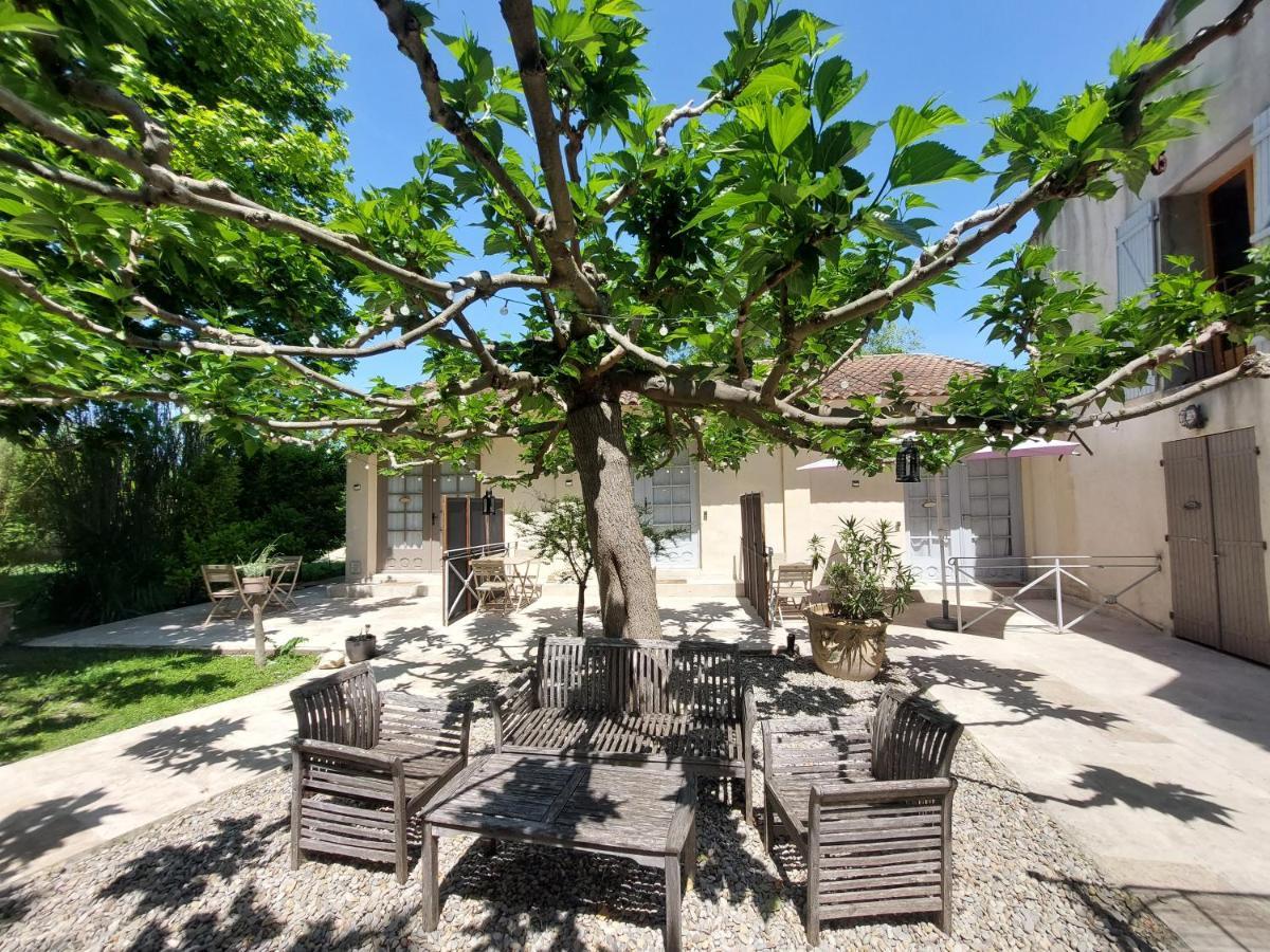 Bed and Breakfast Mas Des Cigognes Le Thor Esterno foto