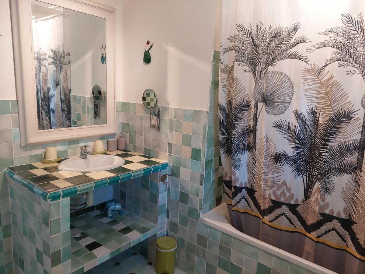 Bed and Breakfast Mas Des Cigognes Le Thor Esterno foto