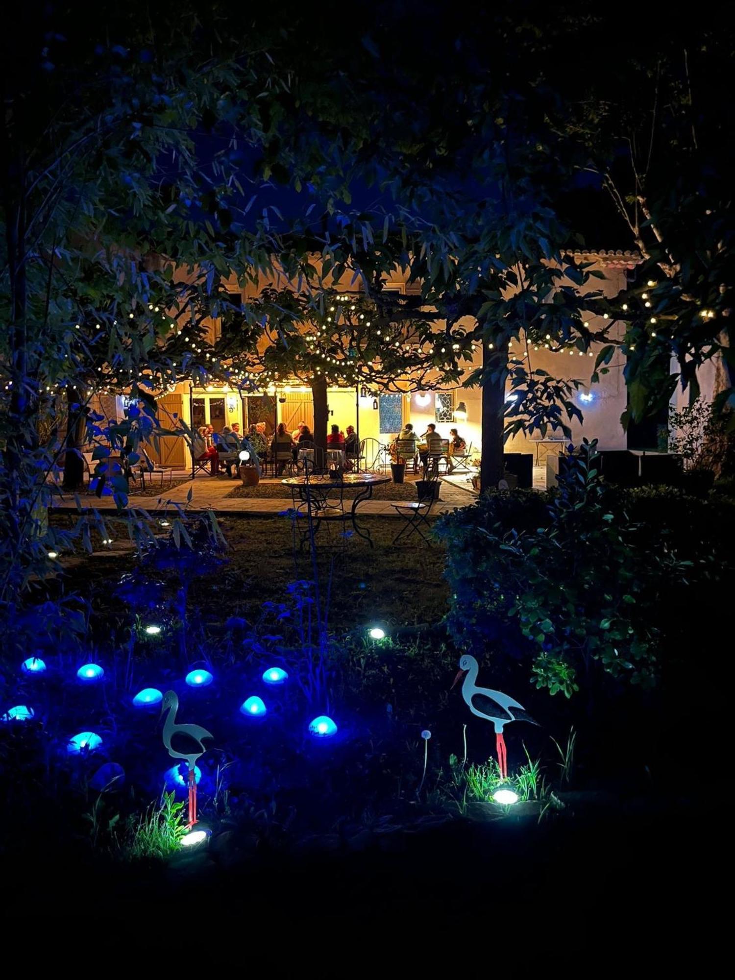 Bed and Breakfast Mas Des Cigognes Le Thor Esterno foto