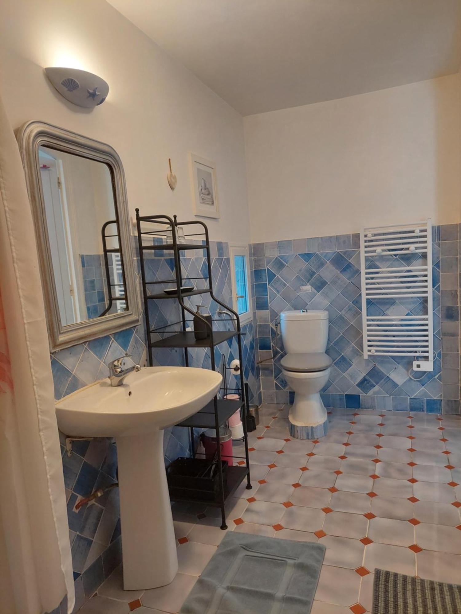 Bed and Breakfast Mas Des Cigognes Le Thor Esterno foto