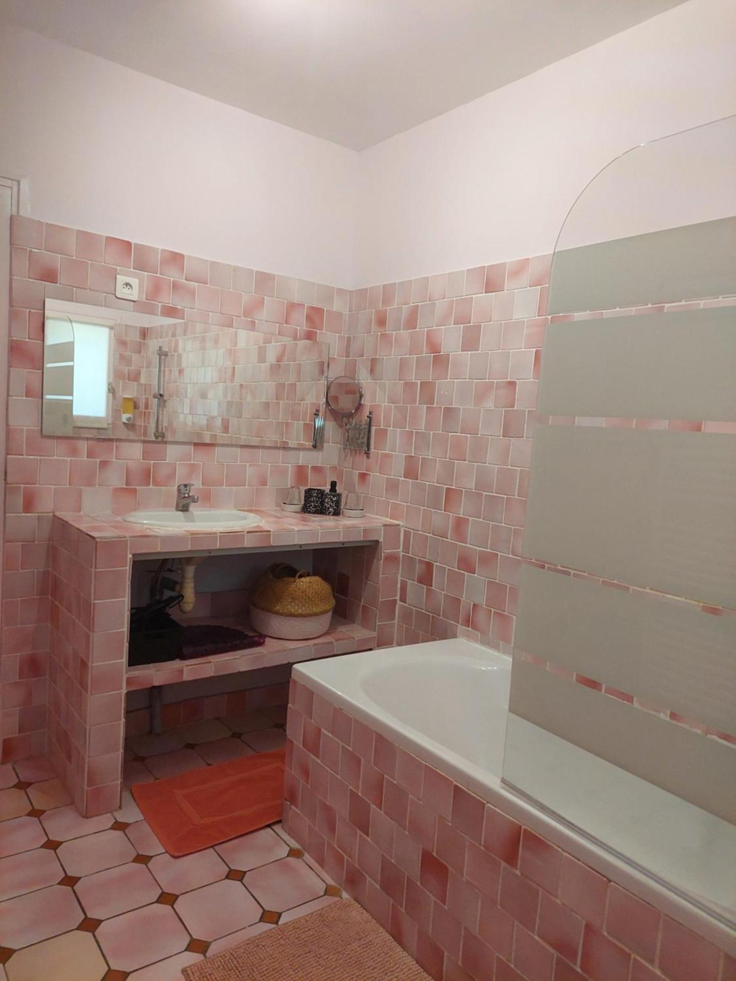 Bed and Breakfast Mas Des Cigognes Le Thor Esterno foto