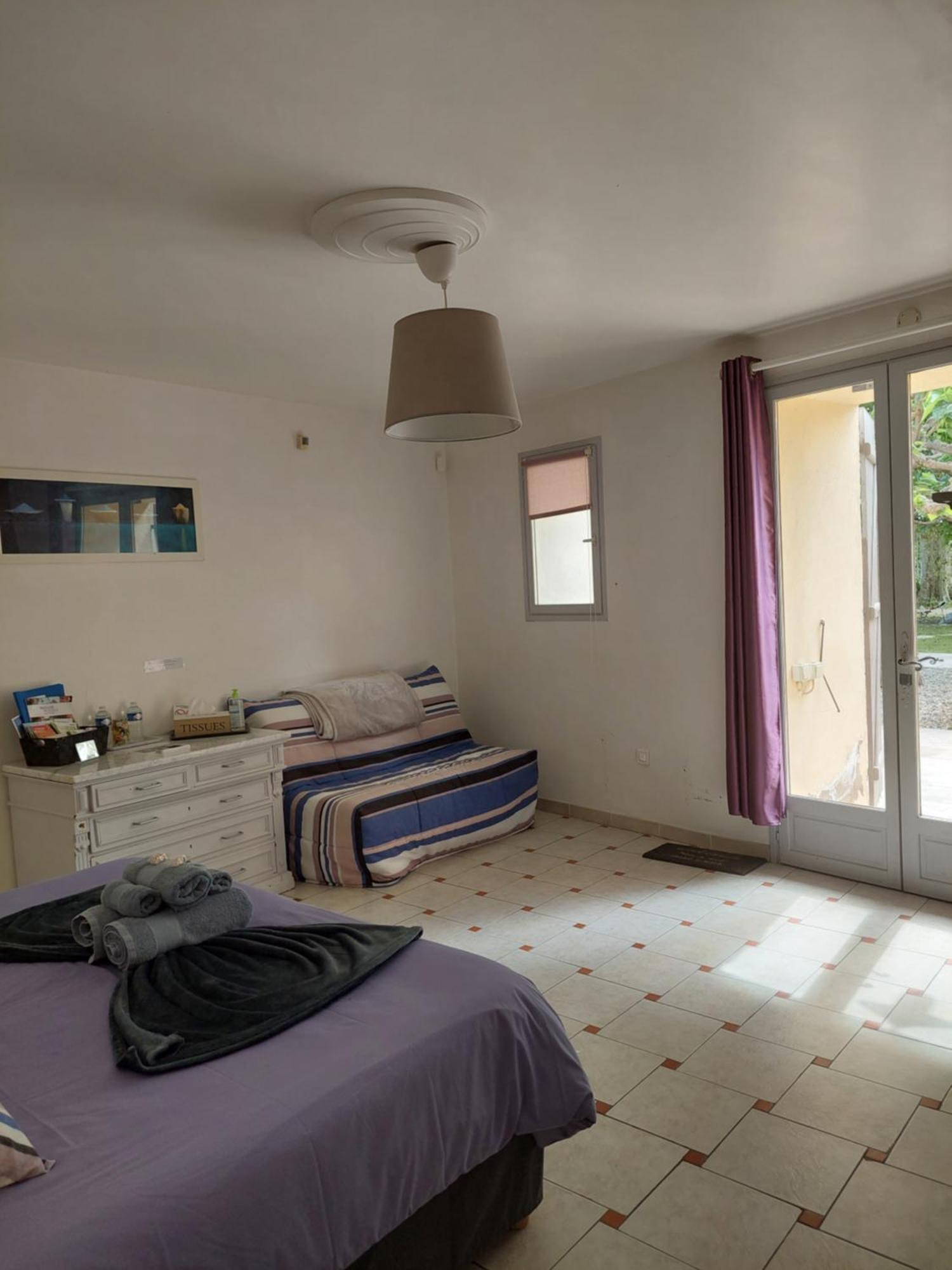 Bed and Breakfast Mas Des Cigognes Le Thor Esterno foto