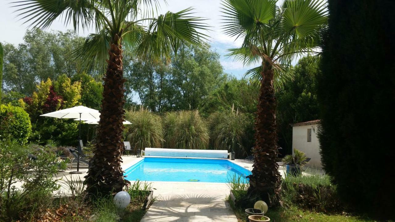 Bed and Breakfast Mas Des Cigognes Le Thor Esterno foto